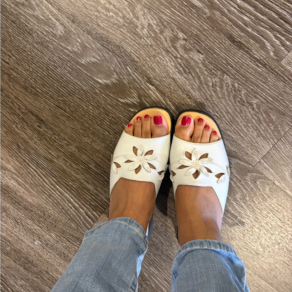 Vintage White Floral Cutout Women's Sandals